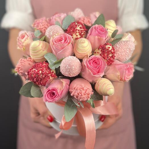 Bouquet of chocolate-covered strawberries and pink roses in a hatbox
