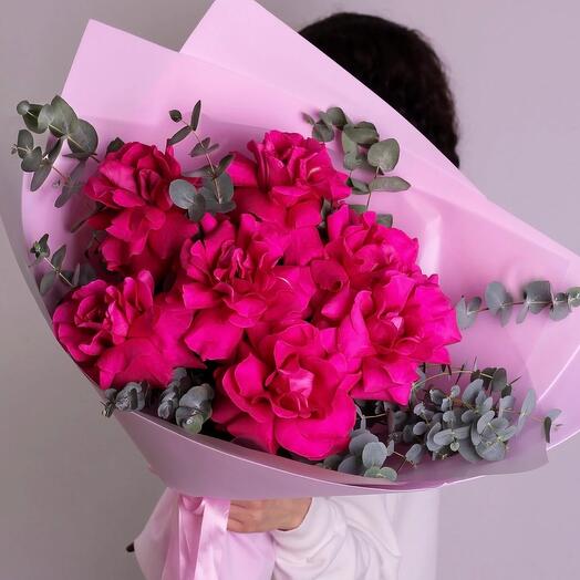 Bouquet of bright roses