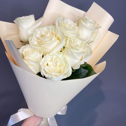 Букет из 7 кремовых роз