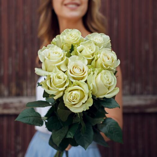 White Mondial roses