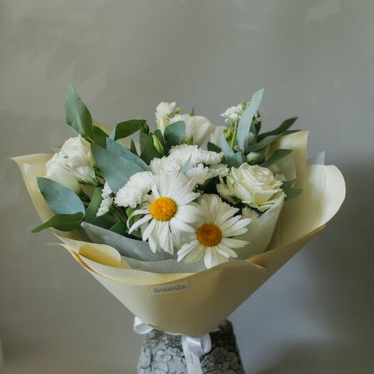 prefabricated bouquet with chamomile