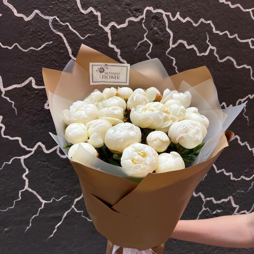 Bouquet of 25 white peonies "Madame de Verneville"