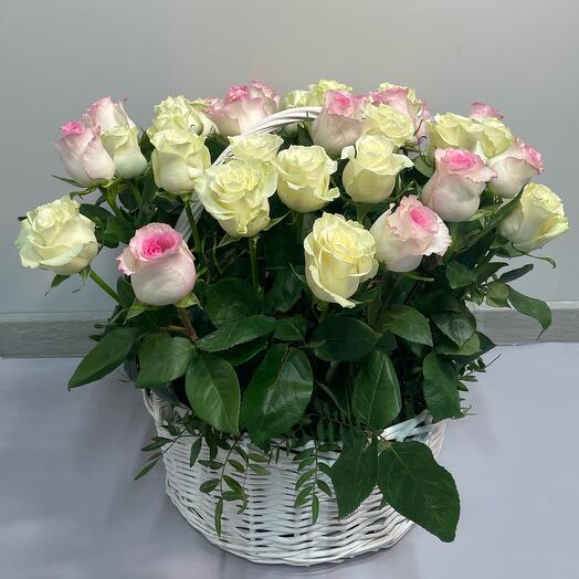Кoрзинa из 35 роз