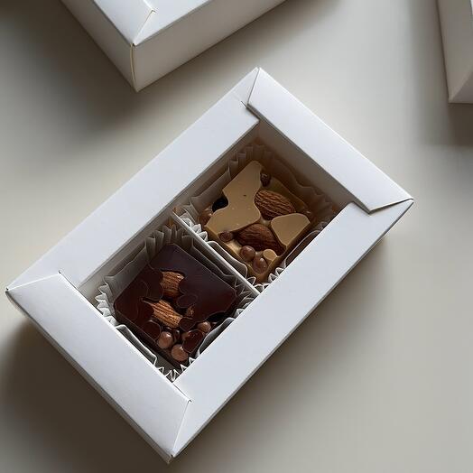 Конфеты шоколадные с миндалем 2 штуки