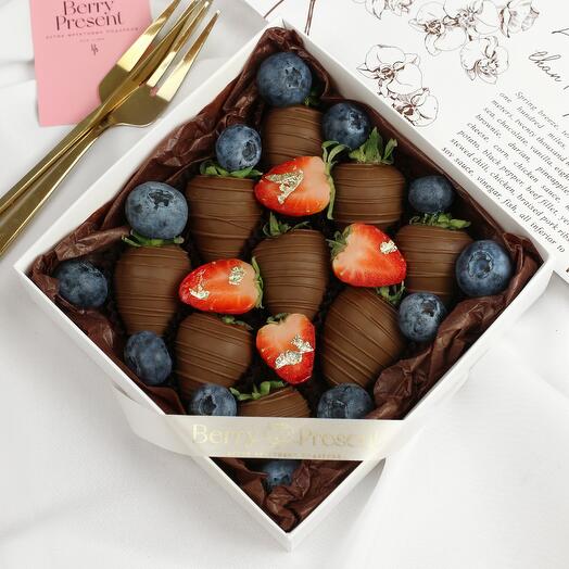 Клубника в шоколаде "Golden Strawberries" 9-12 ягод