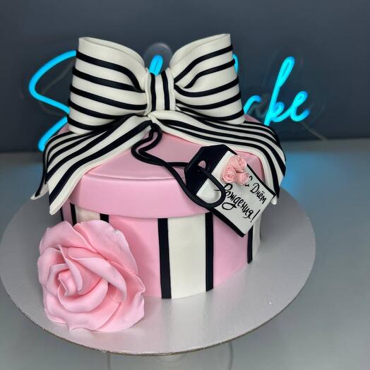 Торт «Подарок на День Рождения»