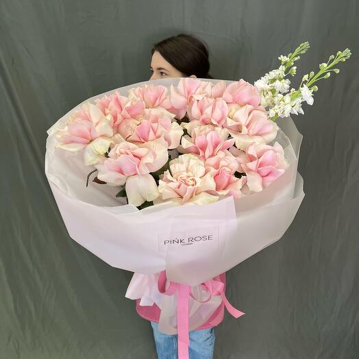 Розы с Матиолой