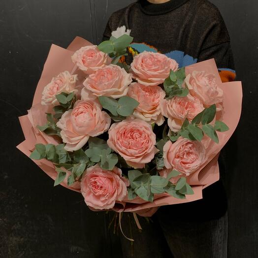Bouquet of peony-shaped roses "Princess of Japan"