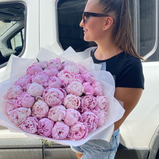 Bouquet of 35 peonies