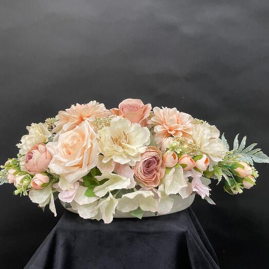 "Трепетные воспоминания" Композиция из искусственных цветов