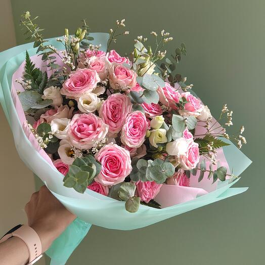 Кустовая роза , лизиантус, эвкалипт N1