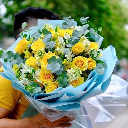 SWEET YELLOW ROSES