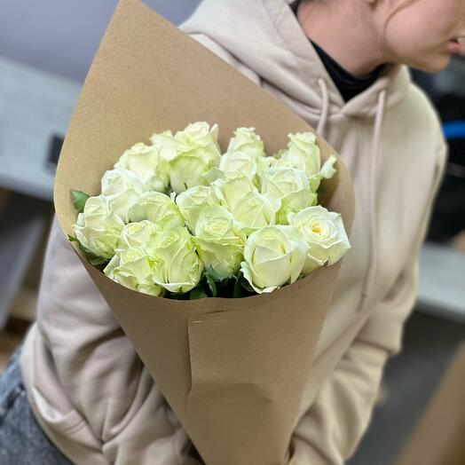 Букет из 21 белых роз