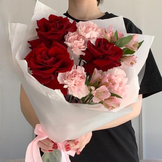 Малиновый 💌 Розы Альстромерия диантусы