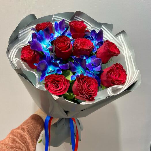 Орхидея дендробиум и розы