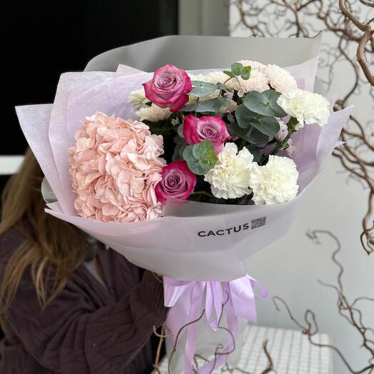 Букет «нежность» с акцентной гортензией