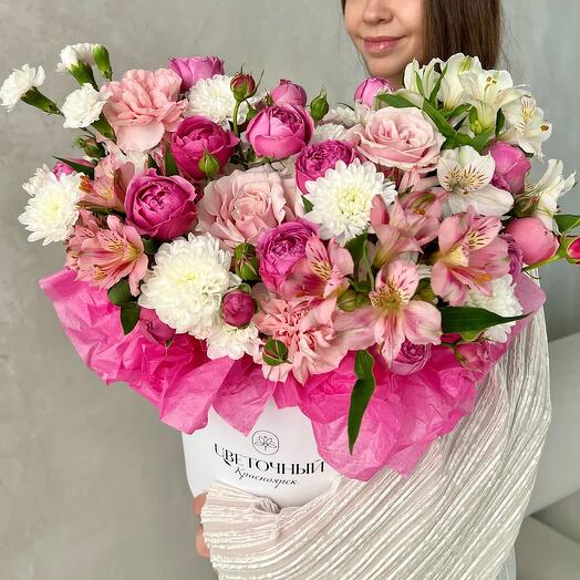 Яркий букет в коробке