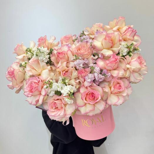 Сборная М-композиция с матиолой