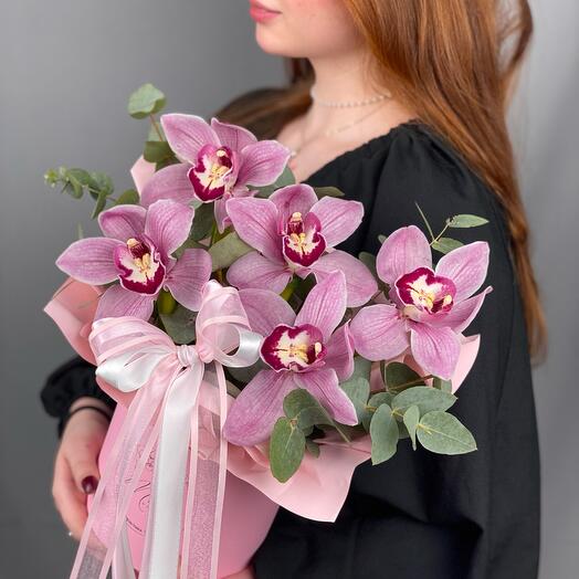 Цветы в коробке из орхидей цимбидиум и эвкалипта.Композиция 599 Milin bouquet