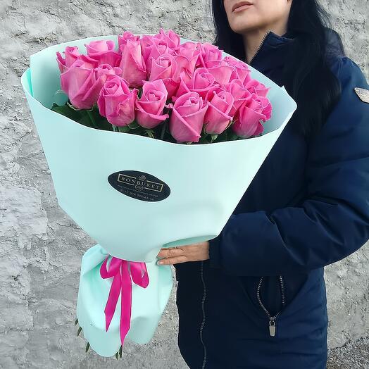 25 Розовых Роз " Аква" 60 см