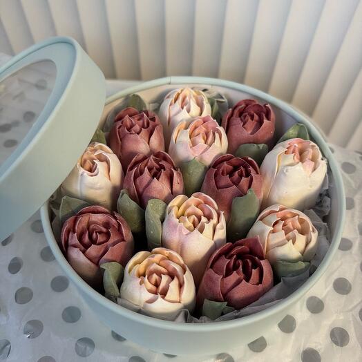 Marshmallow tulips in a box 18cm