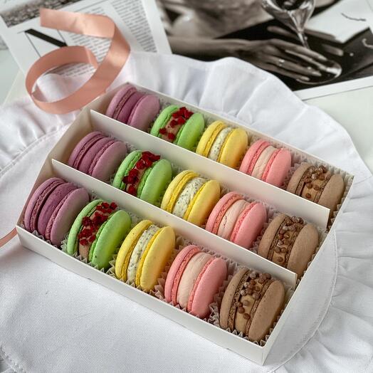 Пирожные Макарон, подарочный набор из 15 штук