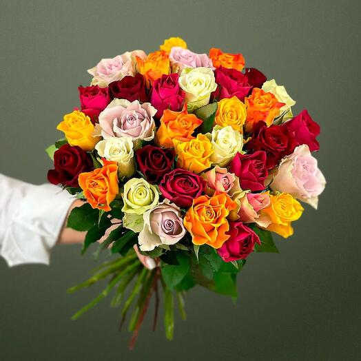 Яркий микс из 31 розы