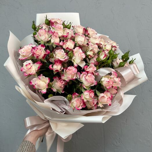 Ramo de rosas de arbusto-talla M