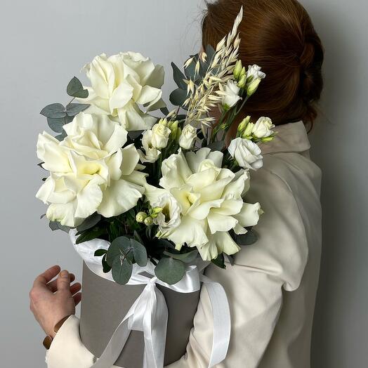 Flowers in a Britney box (French rose, eucalyptus, dried flower, eustoma / lisianthus)