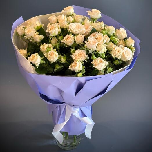 Bouquet of delicate premium bush roses