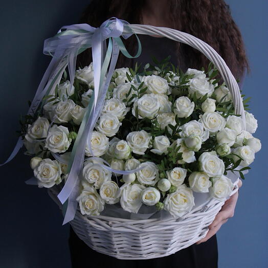 Корзина с кустовыми розами «Мисс»