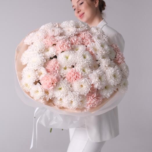 Ramo de crisantemos arbustivos con Dianthus