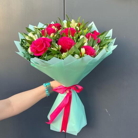 Букет из роз и альстромерий💘