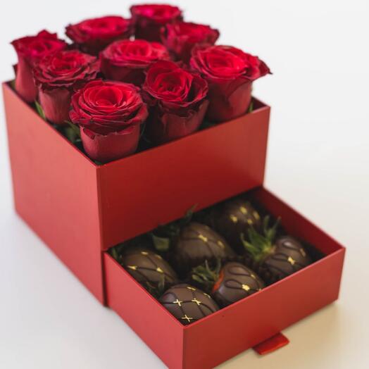 Шкатулка с розами красная