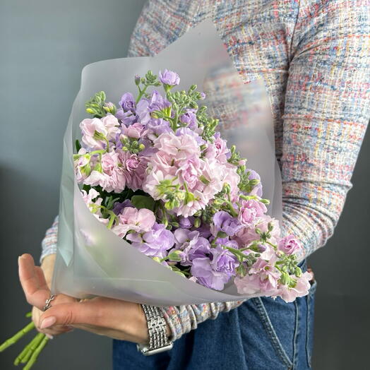 Нежный микс из 7 розовых и лавандовых маттиол