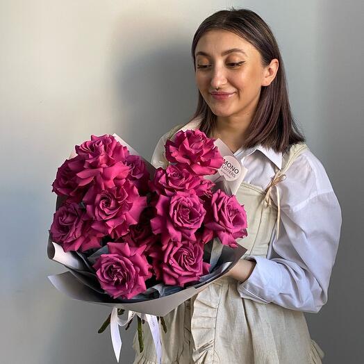Bouquet of roses in berry shade S
