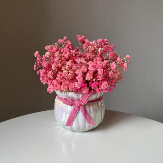 Композиция с барби-розовой стабилизированной гипсофилой