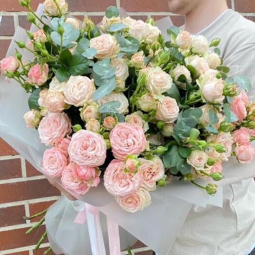 Букет из кустовых роз с эвкалиптом 💖