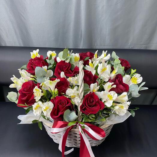 Корзина с цветами 🌹️