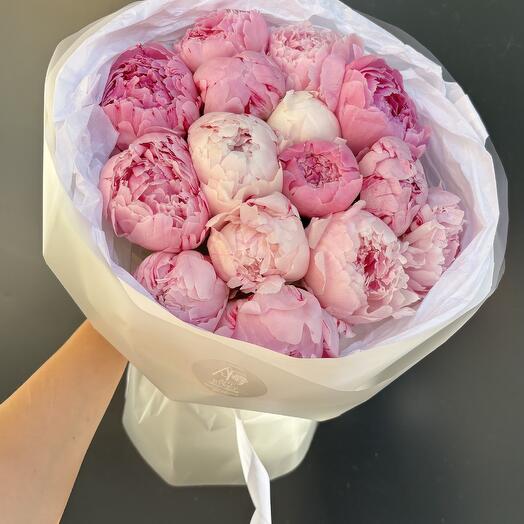 15 large peonies with decoration