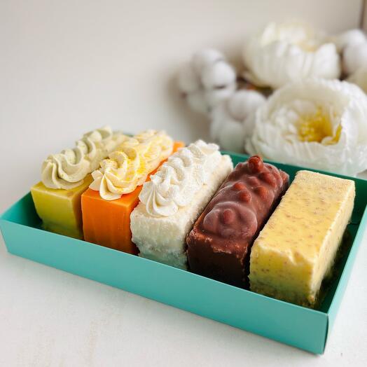 Set of cakes-assorted