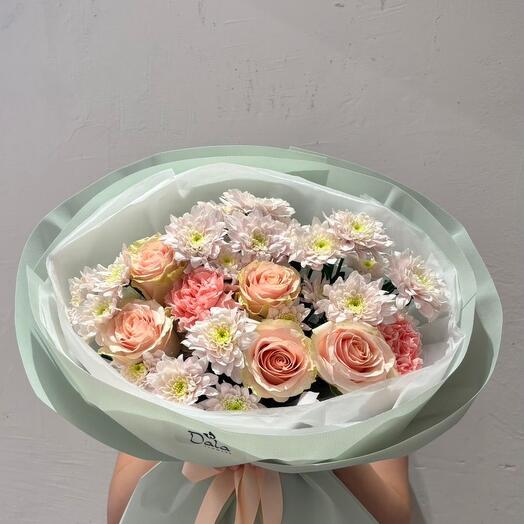 Микс из роз и хризантемы