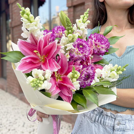 Bouquet with dahlias and double lily