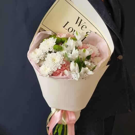 Нежный букет из альстромерии и диантусов+ подарок-комплимент из австрийского шоколада