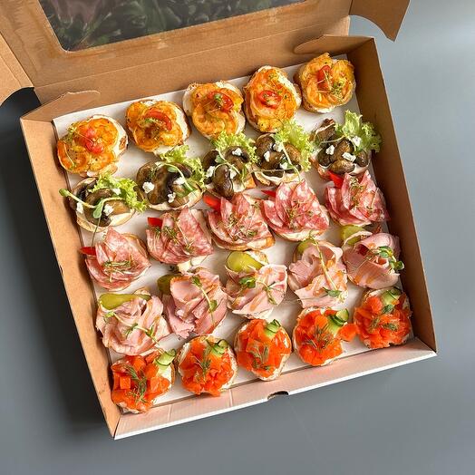 Bruschetta, set de aperitivos , buffet, crostini