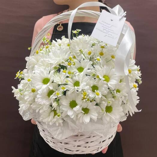 Корзина с ромашками