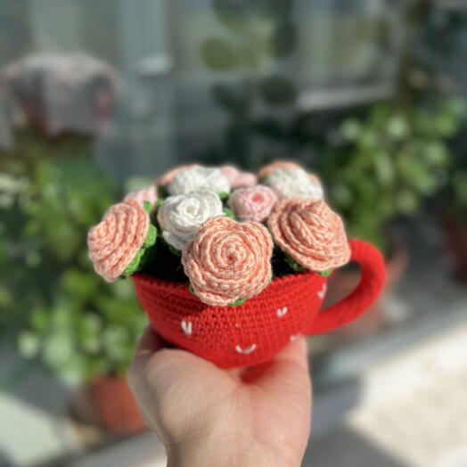 Розы в чашке