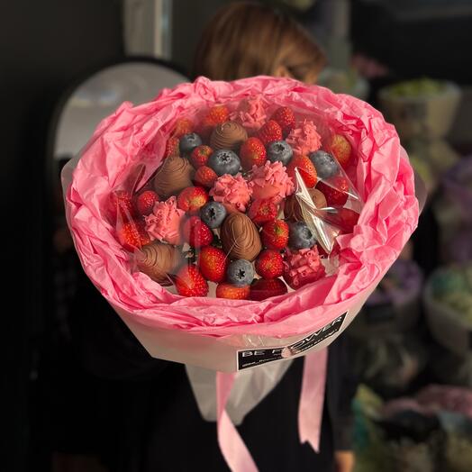 Букет с клубникой розовый 💖