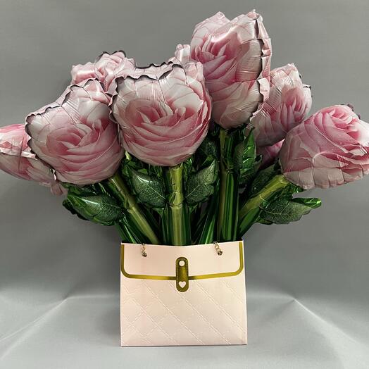 Композиция в коробке розовые розы