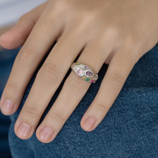 Кольцо с разноцветными камнями в подарочной упаковке